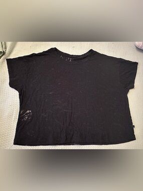 Lululemon Black cropped Short Sleeve Tee